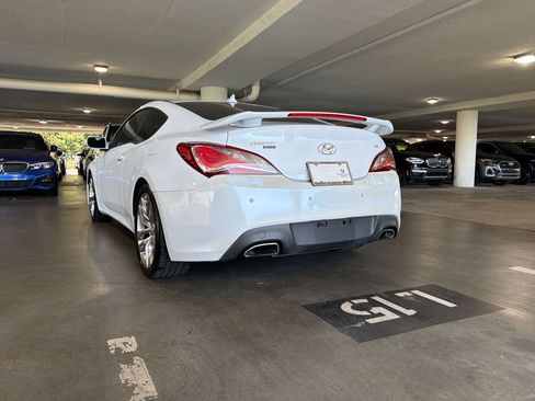 Used 2015 Hyundai Genesis 3.8 RWD image 3