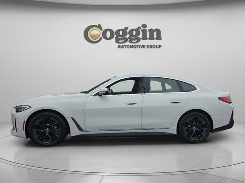 Certified 2022 BMW i4 eDrive40 RWD image 2