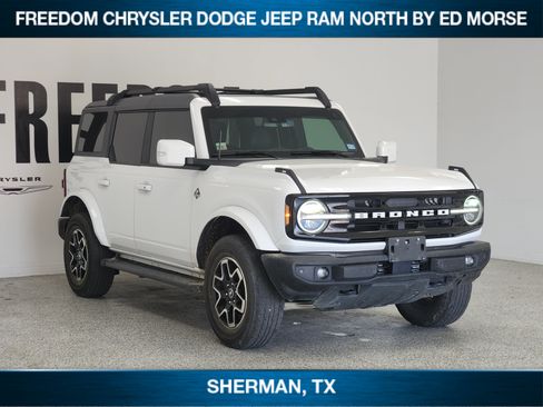 Used 2023 Ford Bronco Outer Banks AWD/4WD image 2