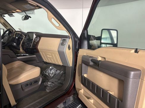 Used 2016 Ford F350 Lariat w/ Chrome Package image 31