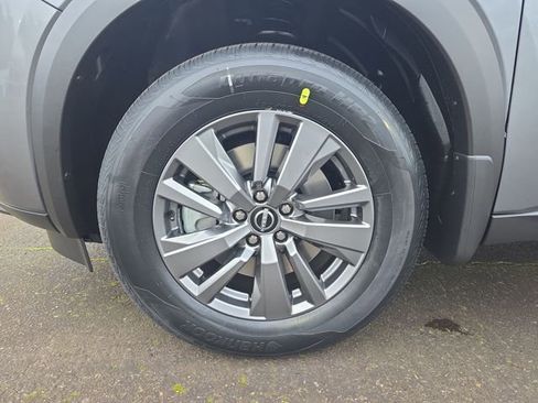 Used 2025 Nissan Pathfinder S image 24