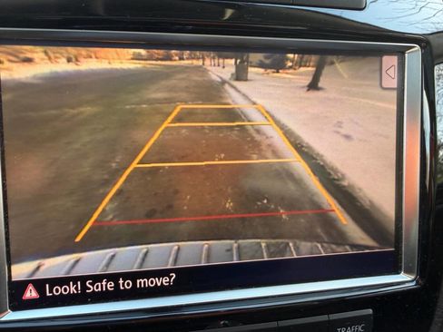 Used 2013 Volkswagen Touareg Sport image 27