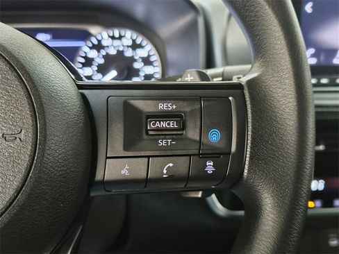 Used 2022 Nissan Rogue SV image 32