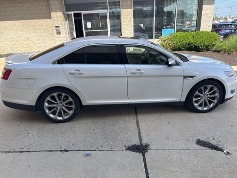 Used 2015 Ford Taurus Limited w/ Equipment Group 301A AWD/4WD image 3