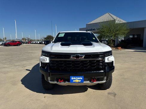 Used 2024 Chevrolet Silverado 1500 ZR2 w/ Technology Package image 2