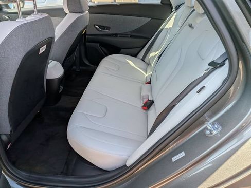 Used 2025 Hyundai Elantra Limited FWD image 29