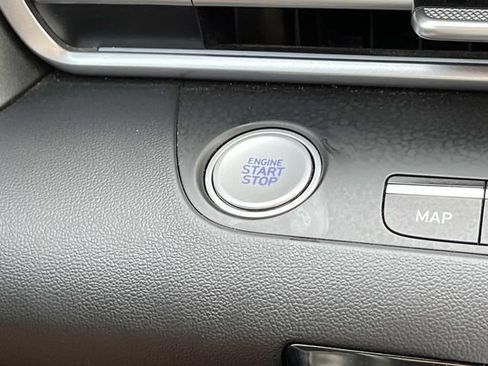 Used 2025 Hyundai Elantra SEL FWD image 32