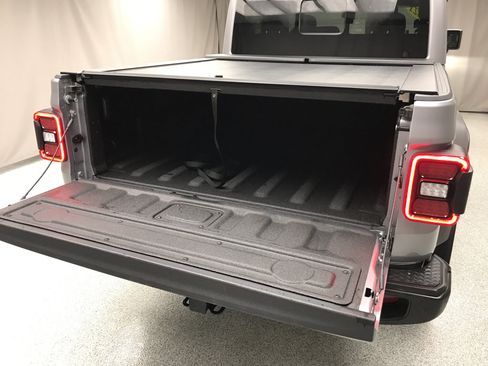 Used 2021 Jeep Gladiator Overland w/ Popular Equipment Package AWD/4WD image 4