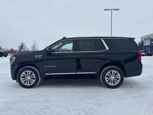 Used 2021 GMC Yukon SLT w/ SLT Luxury Package image 6