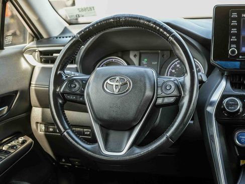 Used 2021 Toyota Venza LE AWD/4WD image 17