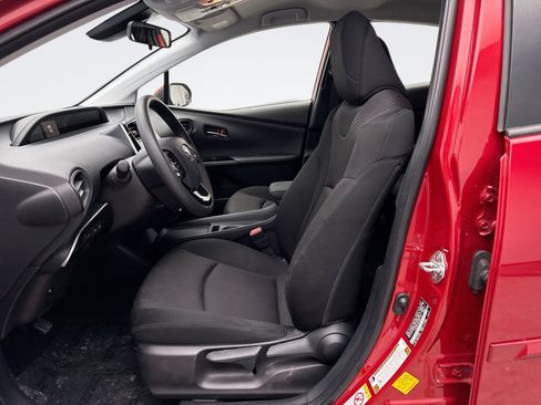 Used 2022 Toyota Prius LE image 11