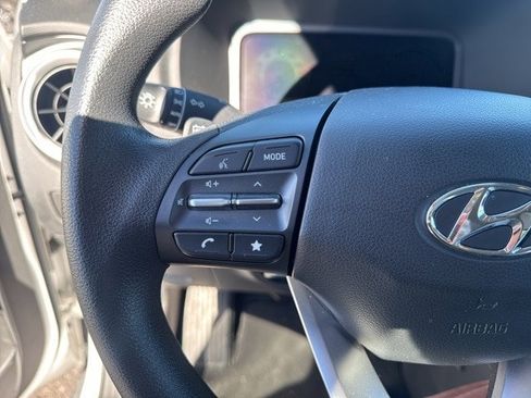 Used 2022 Hyundai Kona SEL image 18