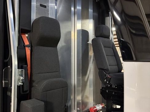 Used 2025 Chevrolet Brightdrop 400 image 19