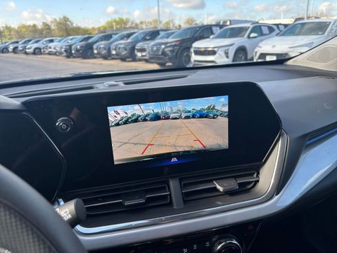 Used 2025 Chevrolet Trax LT image 22