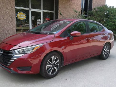 Used 2025 Nissan Versa SV image 1