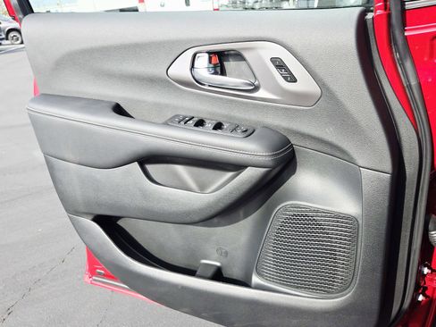 New 2026 Chrysler Pacifica Select image 31