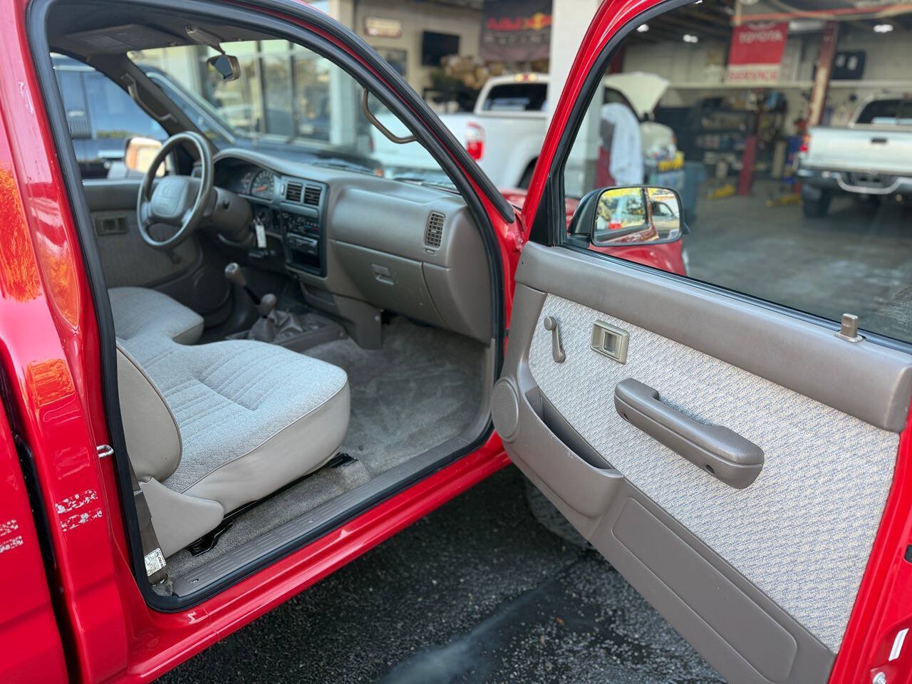 Used 1995 Toyota Tacoma 4x4 Regular Cab image 36