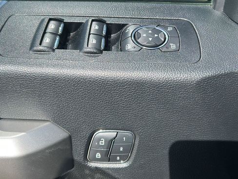 Used 2019 Ford F150 Lariat RWD image 9
