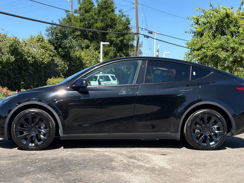 Used 2023 Tesla Model Y Long Range AWD/4WD image 7