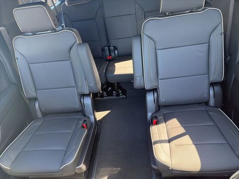New 2026 Chevrolet Suburban Premier image 33