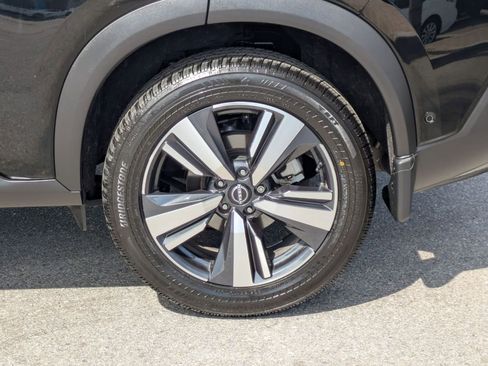 Used 2023 Nissan Rogue SL w/ SL Premium Package FWD image 9