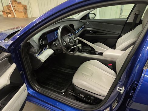 Used 2023 Hyundai Elantra Limited FWD image 14