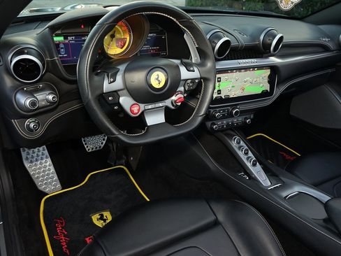 Used 2019 Ferrari Portofino image 8