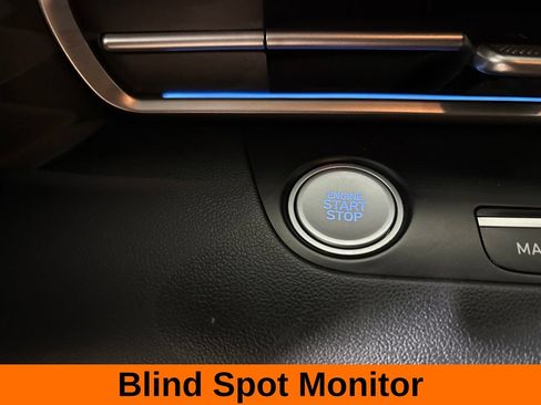 Used 2023 Hyundai Elantra Limited w/ Preferred Accessory Package FWD image 18