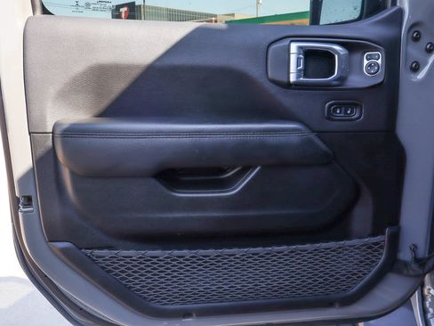 Used 2022 Jeep Wrangler Unlimited Sahara AWD/4WD image 18