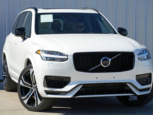 Used 2022 Volvo XC90 T8 R-Design w/ Advanced Package image 4