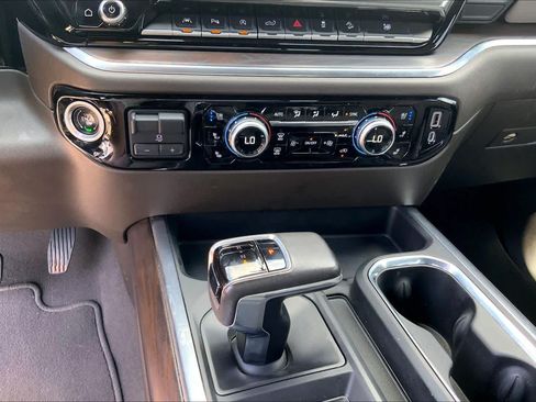 Used 2022 GMC Sierra 1500 SLT w/ SLT Premium Plus Package AWD/4WD image 32