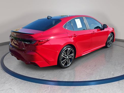 Used 2025 Toyota Camry XSE FWD image 5