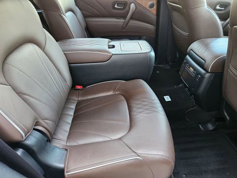 Used 2016 INFINITI QX80 Limited w/ All Season Package image 32