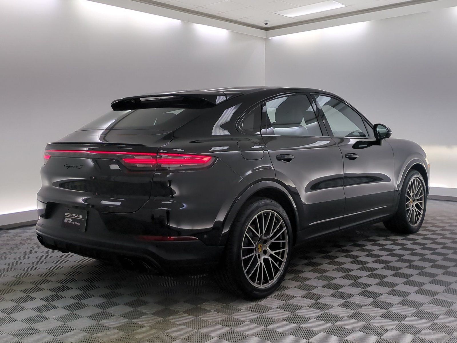 Used 2023 Porsche Cayenne S Platinum AWD/4WD image 7