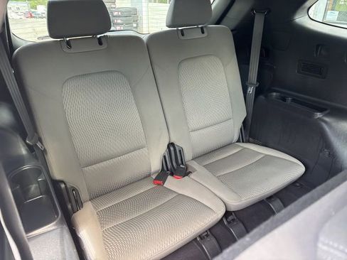 Used 2017 Hyundai Santa Fe SE AWD/4WD image 7