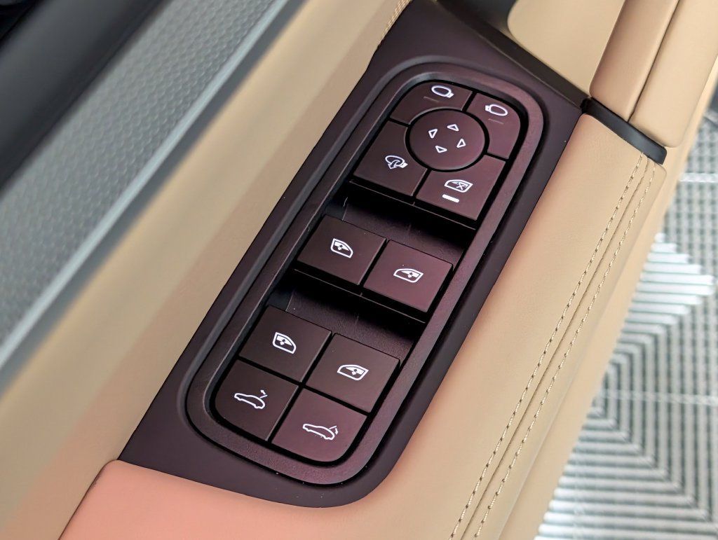 New 2026 Porsche Cayenne Coupe AWD/4WD image 25