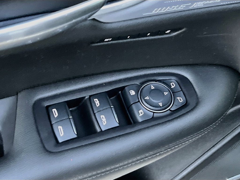 Used 2025 Cadillac XT6 Premium Luxury AWD/4WD image 18