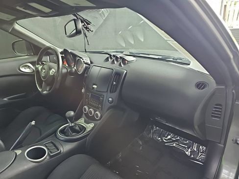 Used 2017 Nissan 370Z Coupe RWD image 15