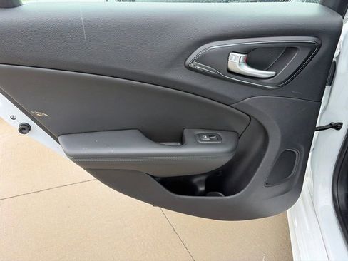 Used 2016 Chrysler 200 S FWD image 33