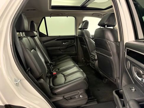 Used 2024 Honda Pilot Touring image 13