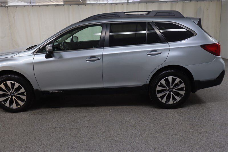 Used 2017 Subaru Outback 3.6R Limited AWD/4WD image 4