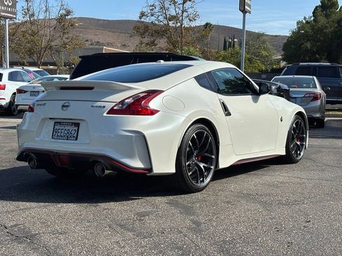 Used 2019 Nissan 370Z NISMO RWD image 3