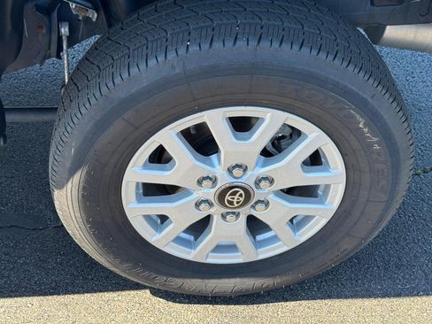 Certified 2025 Toyota Tacoma SR5 AWD/4WD image 7