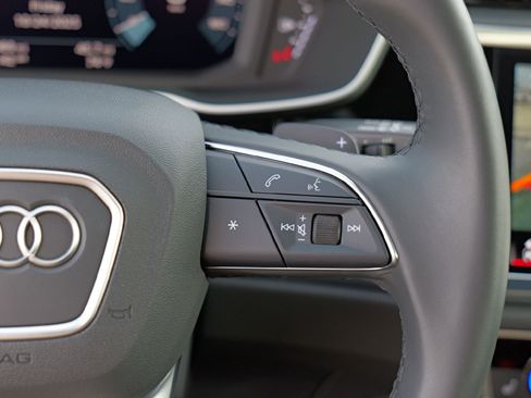 Certified 2025 Audi Q3 2.0T Premium Plus w/ Premium Plus Package image 13