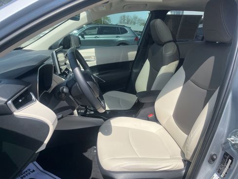 Used 2022 Toyota Corolla Cross XLE w/ Convenience Package image 28