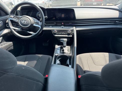 Used 2025 Hyundai Elantra SEL FWD image 6