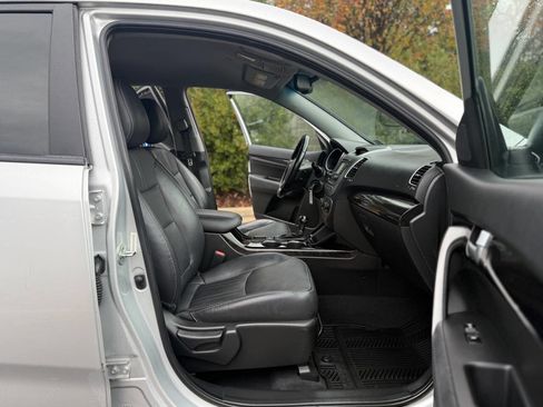 Used 2015 Kia Sorento LX image 12