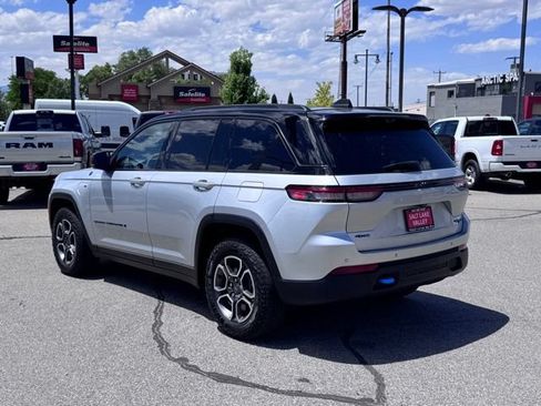 Used 2023 Jeep Grand Cherokee Trailhawk w/ Advanced Protech Group II AWD/4WD image 4