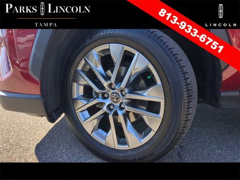 Used 2021 Toyota RAV4 XLE Premium image 33