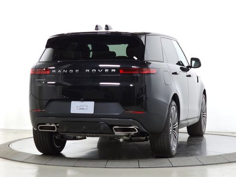 Used 2026 Land Rover Range Rover Sport SE AWD/4WD image 5